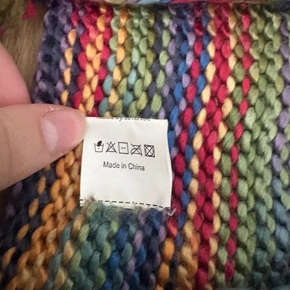 Colorful chinky knit scarf - Picture 2 of 3